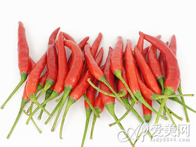 喝綠茶讓你擁有小蠻腰 