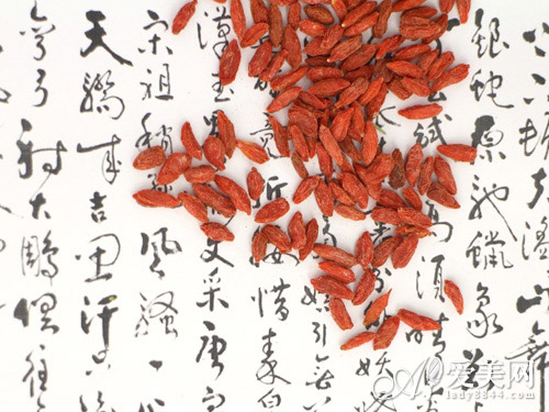  檸檬泡水 喝喝就瘦 