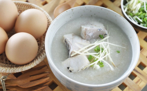 減肥粥的做法大全 夏季如何自制減肥粥 鲑魚根菜粥的做法