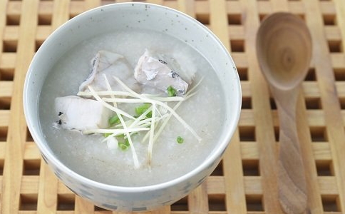 減肥粥的做法大全 夏季如何自制減肥粥 鲑魚根菜粥的做法