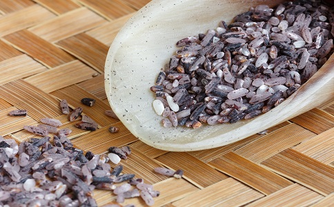 紫糯薏米粥的做法 夏季減肥粥食譜大全 夏季如何自制減肥粥