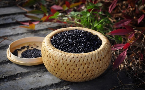 減肥粥:紅豆黑米粥的做法 紅豆黑米粥的做法 自制減肥粥的做法 夏季如何自制減肥粥