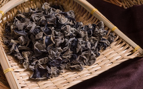 小黑菜木耳粥的做法 如何自制減肥粥 夏季減肥粥食譜