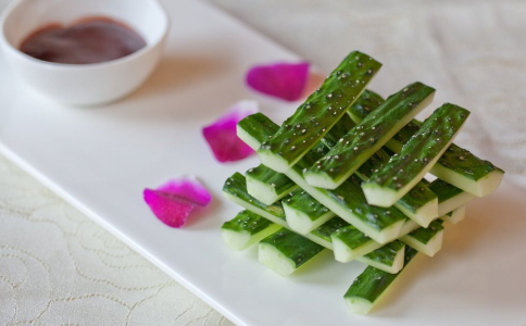 自制減肥湯:清爽瓜類湯的做法 自制減肥湯的方法 減肥湯的做法大全 蔬菜減肥湯的做法