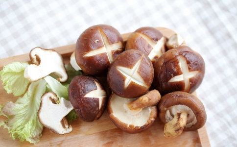 自制減肥湯:香菇高麗菜湯的做法 喝減肥湯可以減肥嗎 喝蔬菜湯減肥的方法 哪些蔬菜湯可以減肥