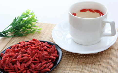 枸杞泡水喝可以減肥嗎 枸杞的減肥功效 枸杞可以減肥嗎 枸杞的減肥功效有哪些 枸杞泡水喝可以減肥嗎