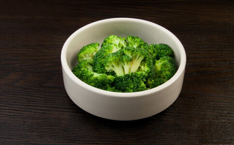 哪些食物會引起水腫 可以消腫的食物有哪些 哪些食物可以消水腫