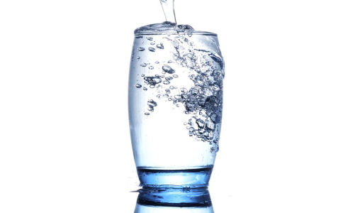 喝水能減肥嗎 怎麼喝水可以減肥 喝水減肥的方法有哪些
