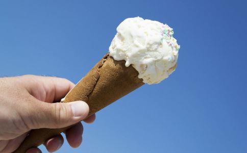 夏季如何吃冰淇淋才不會長胖 夏季吃冰淇淋不長胖的方法 冰淇淋怎麼吃才不會長胖