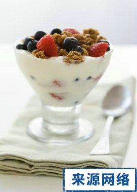 酸奶怎麼吃才能減肥? 酸奶怎麼吃才能減肥 酸奶的減肥吃法 酸奶能減肥嗎