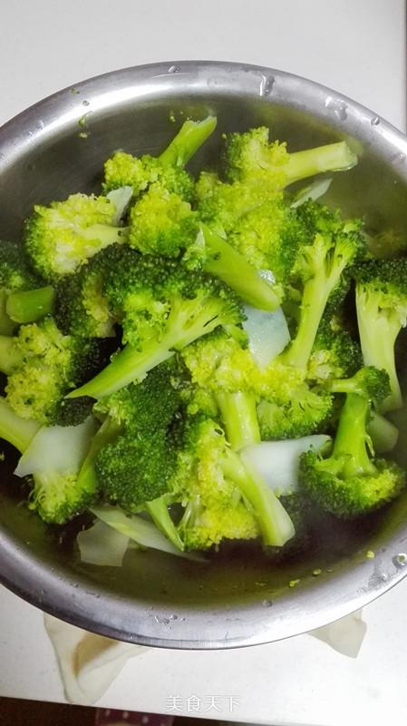 蒜蓉西蘭花的做法步驟：2