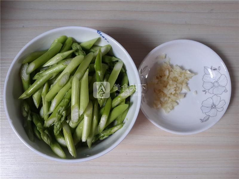 涼拌蘆筍的做法步驟：2