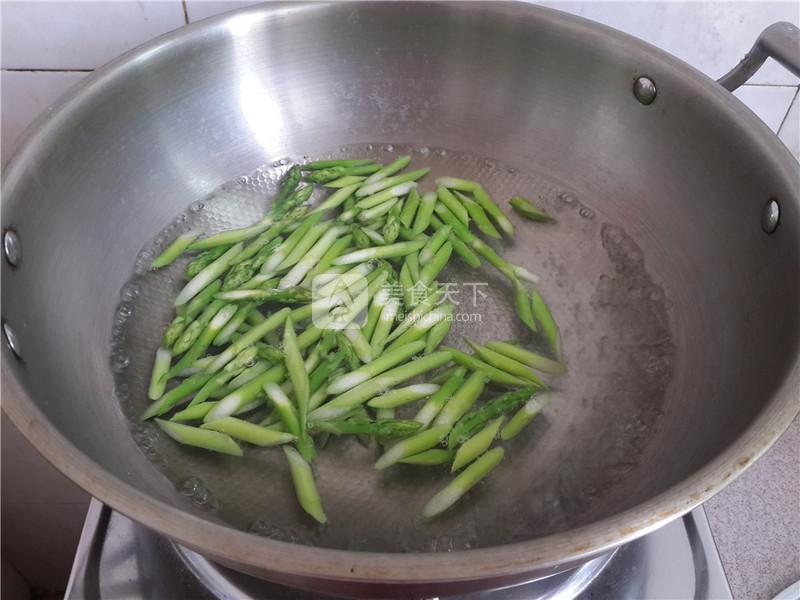 涼拌蘆筍的做法步驟：4