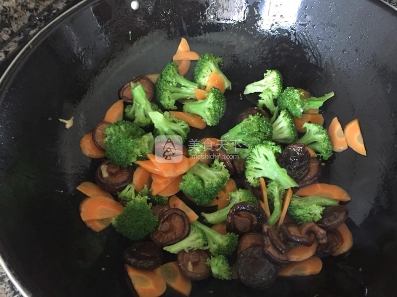 香菇西蘭花的做法步驟：7