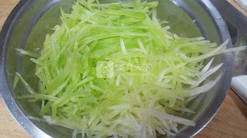 涼拌莴筍絲的做法步驟：2