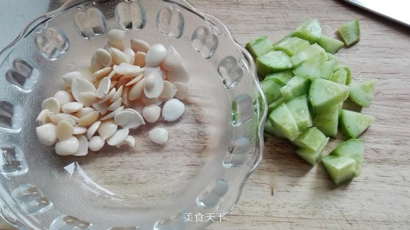 黃瓜杏仁拌納豆的做法步驟：2