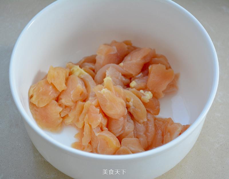 雞肉片炒菜花—減肥也可以照樣吃的做法步驟：2