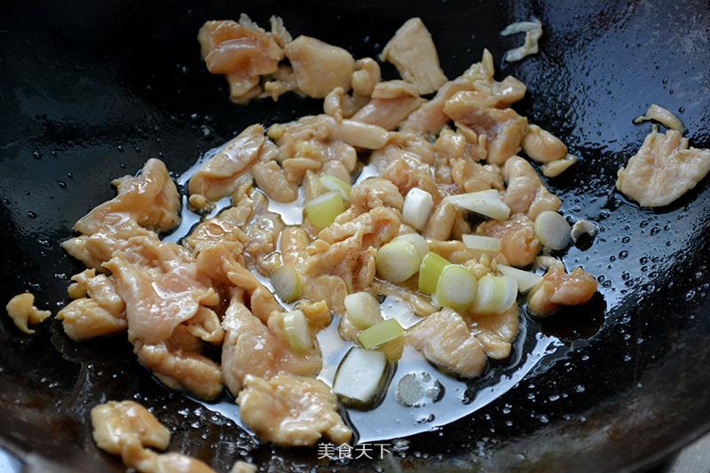 雞肉片炒菜花—減肥也可以照樣吃的做法步驟：8
