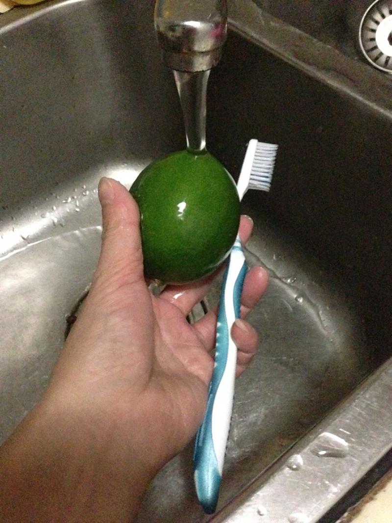 【蜂蜜檸檬水】----去暑減肥美白等多重功效飲品的做法步驟：1