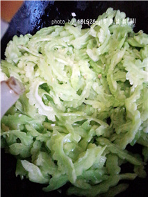 消脂排毒：苦瓜甜椒的做法步驟：6