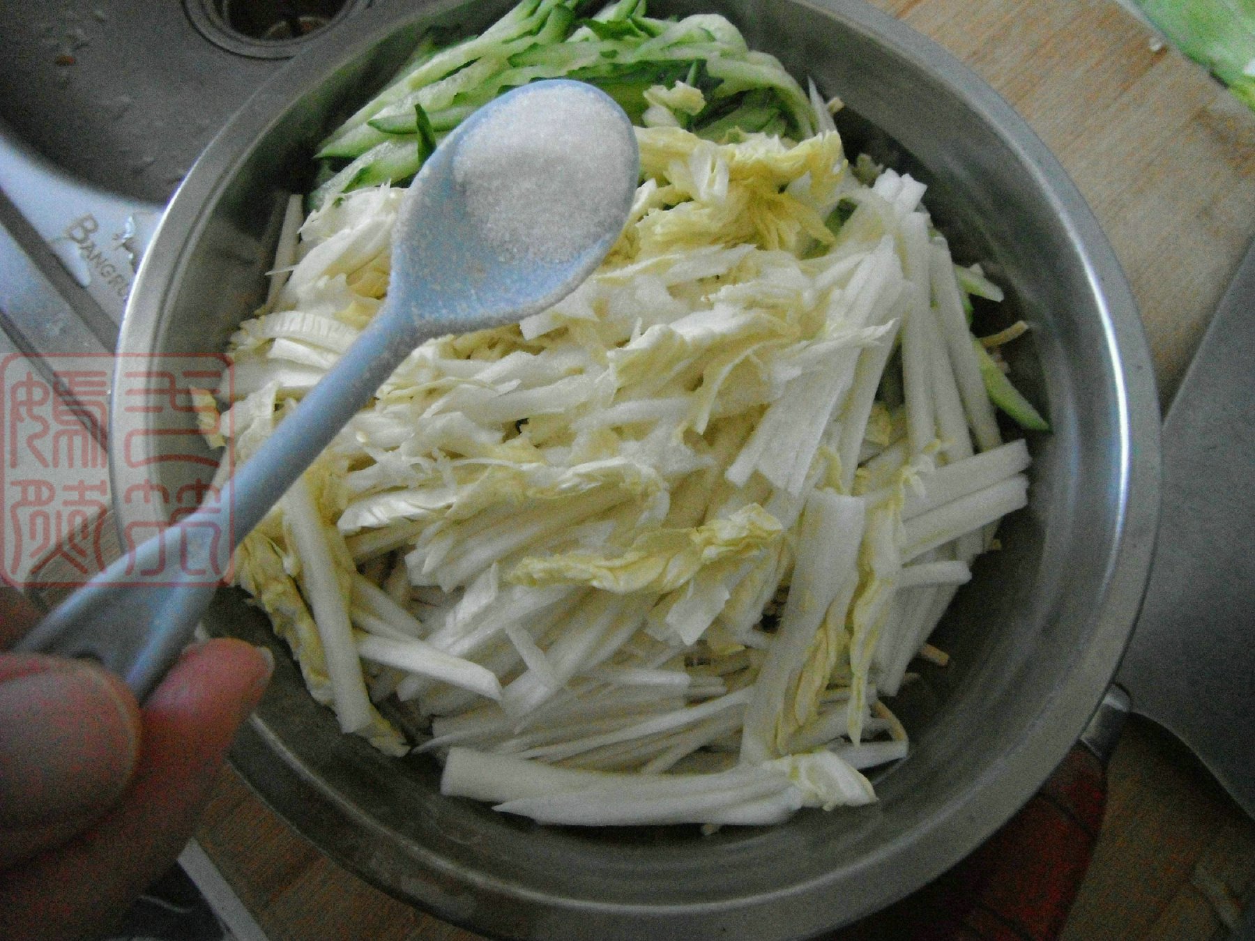 白菜心黃瓜拌豆腐絲的做法步驟：4