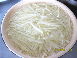 清腸減肥小涼菜---炝拌雙絲的做法步驟：2