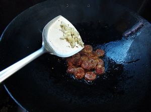 臘腸炒山筍的做法步驟：5