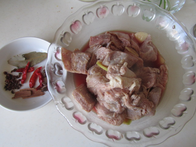 牛肉燒花菜的做法步驟：2