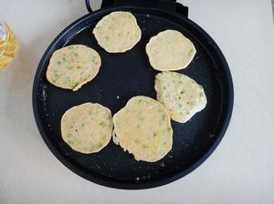簡單做，健康吃——蔥花雞蛋燕麥餅的做法步驟：8