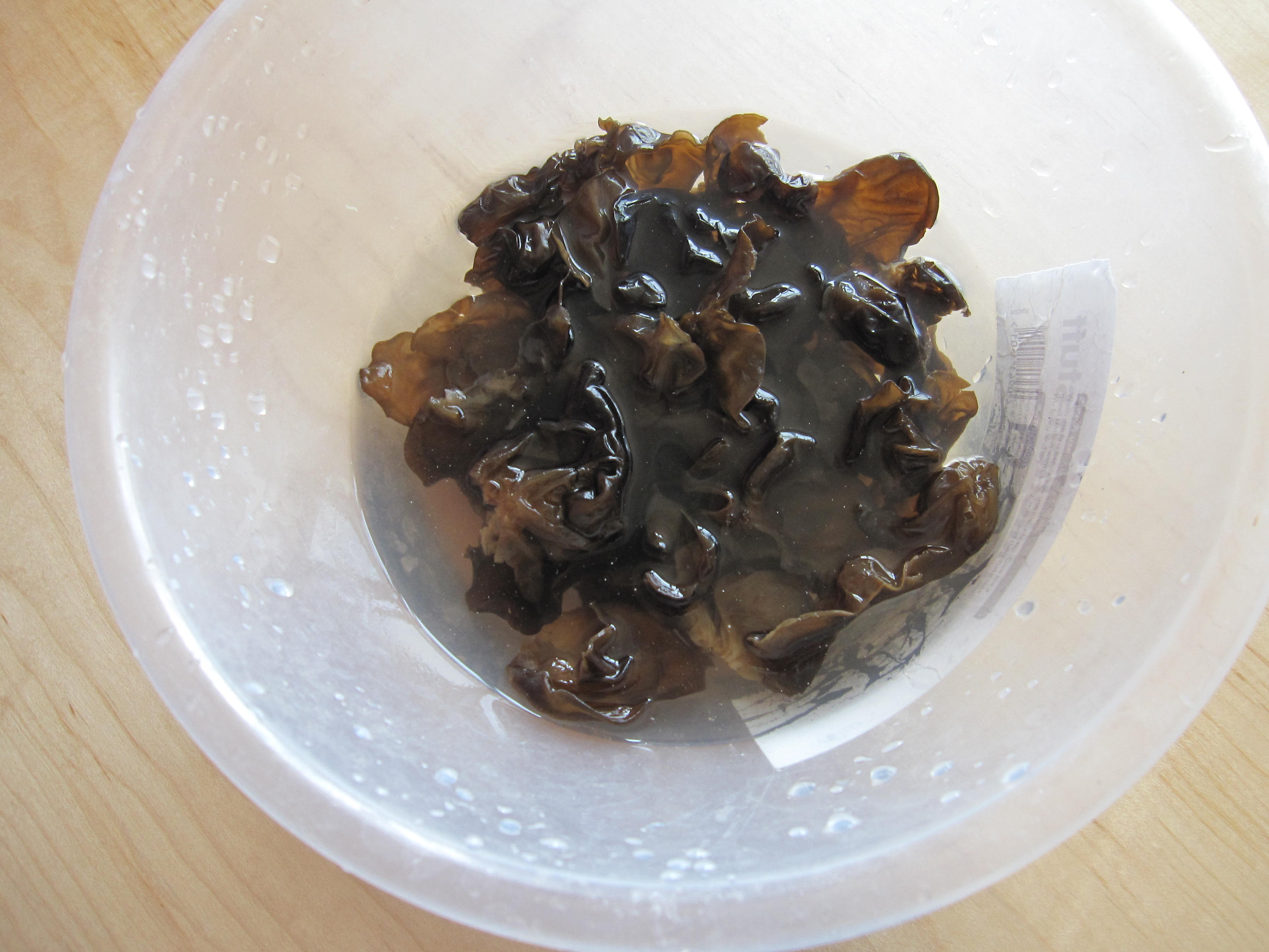 【脆拌黑木耳】夏日涼菜的做法步驟：3