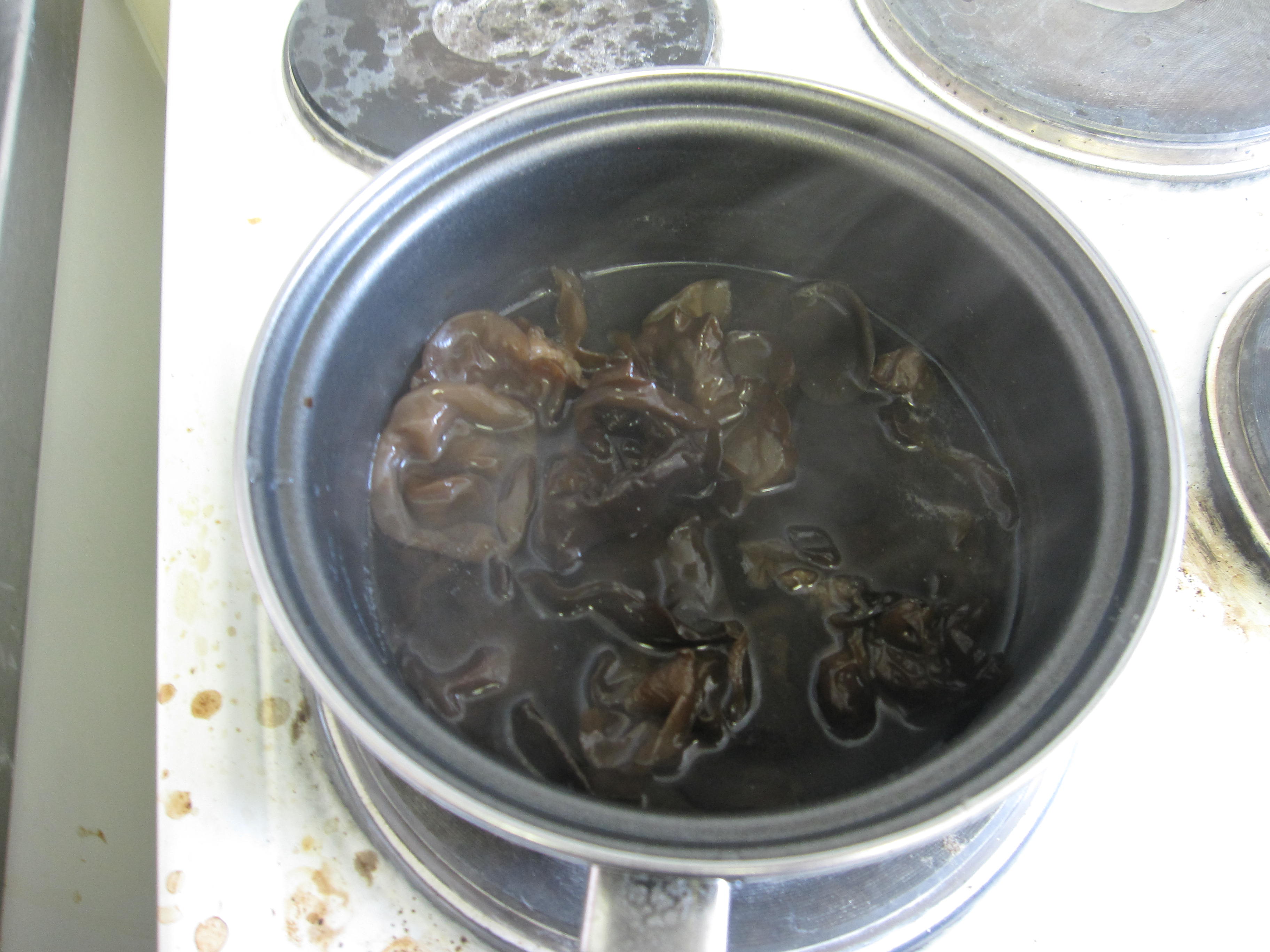 【脆拌黑木耳】夏日涼菜的做法步驟：4