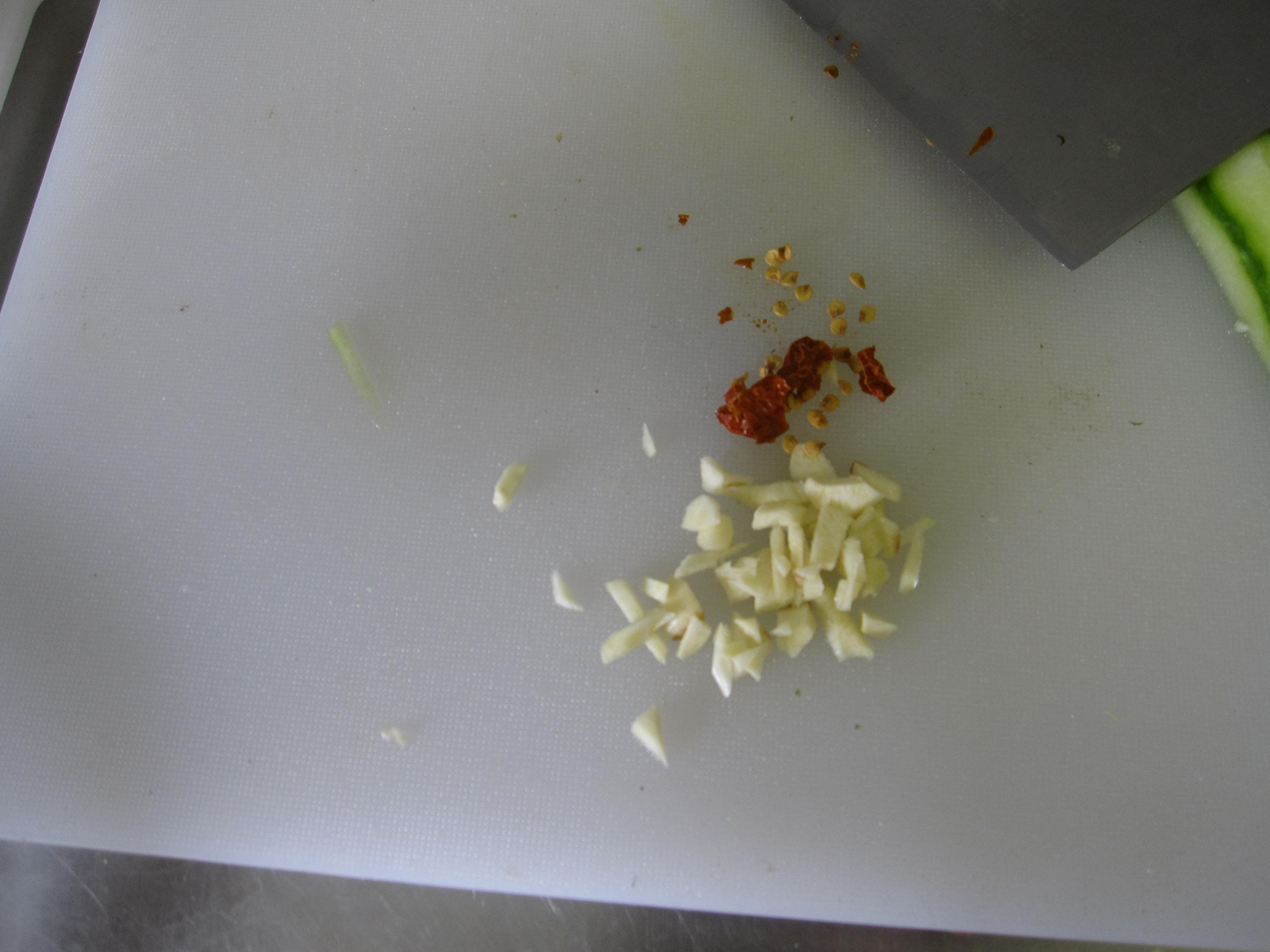 【脆拌黑木耳】夏日涼菜的做法步驟：5