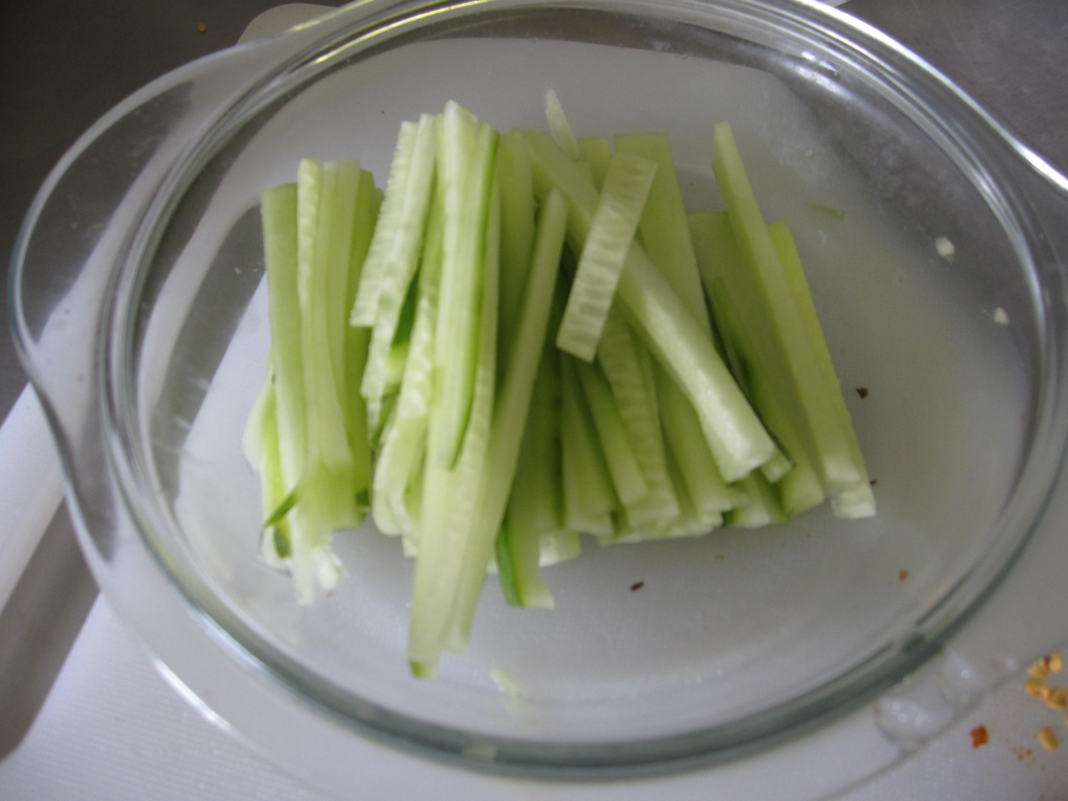 【脆拌黑木耳】夏日涼菜的做法步驟：6