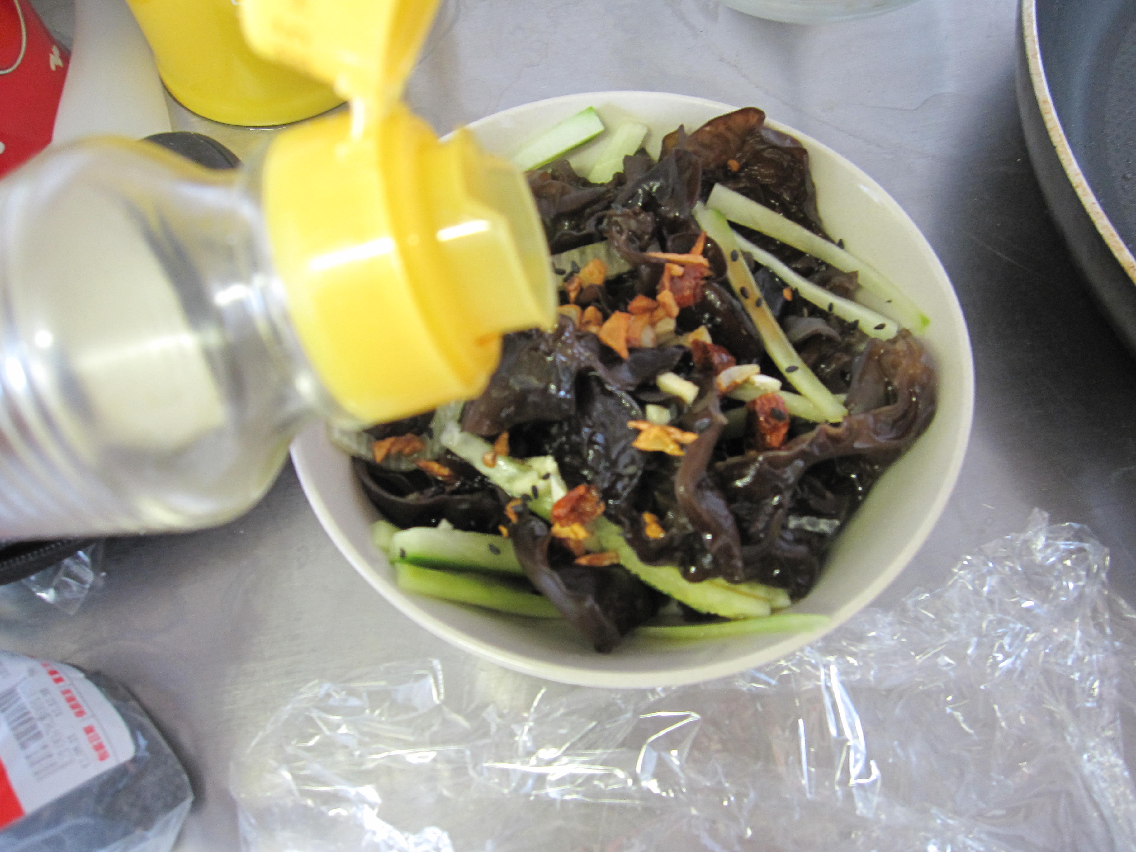 【脆拌黑木耳】夏日涼菜的做法步驟：12