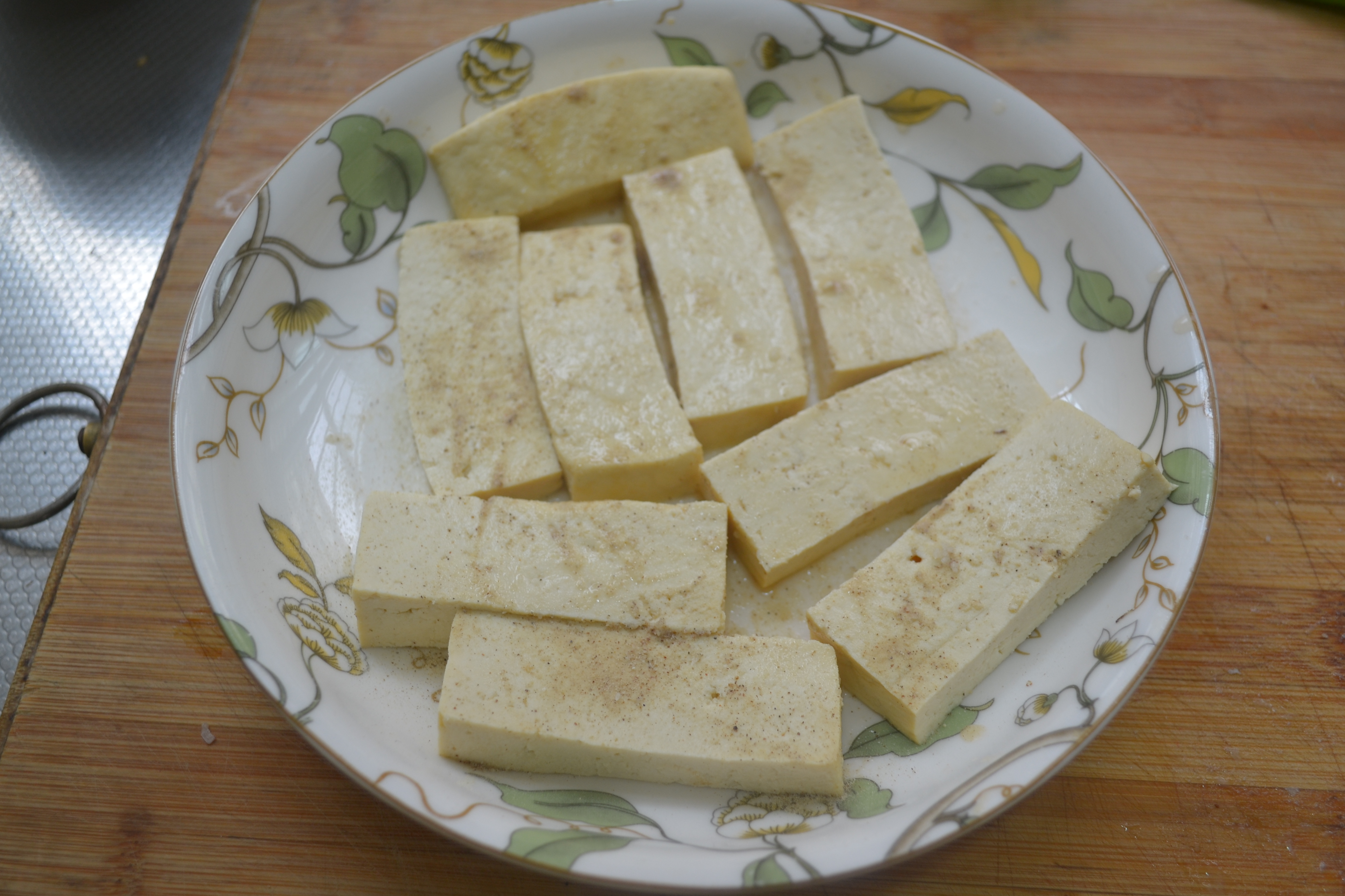 【雞汁鍋塌豆腐】的做法步驟：2