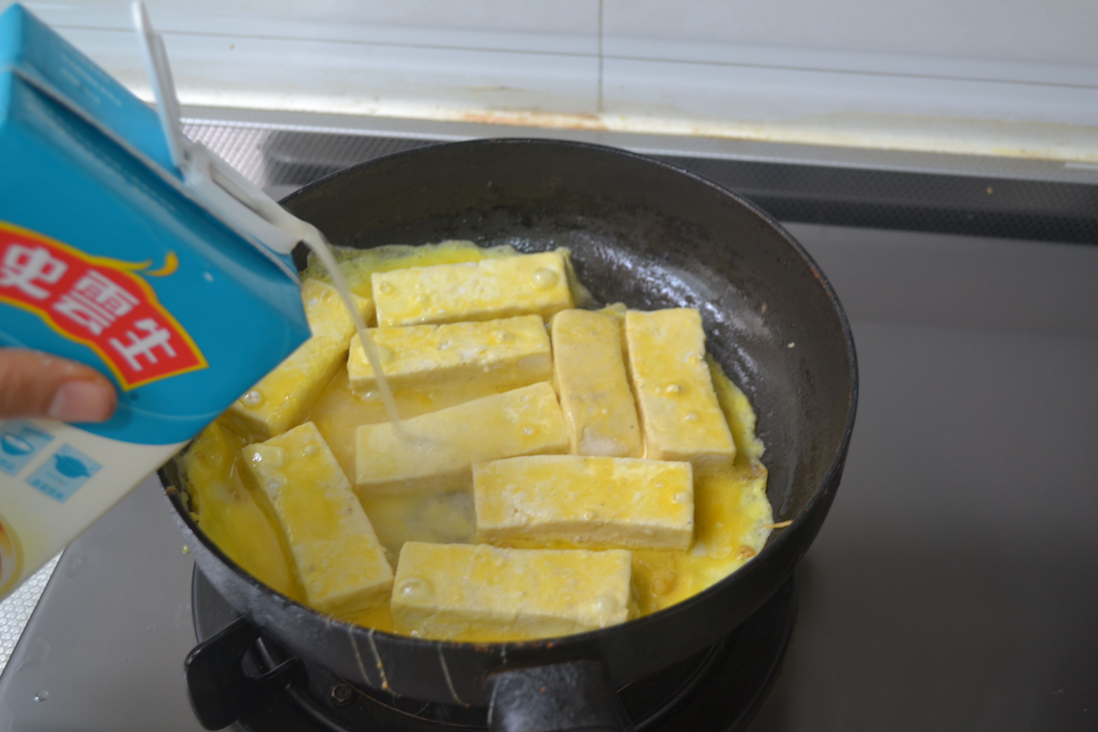 【雞汁鍋塌豆腐】的做法步驟：7