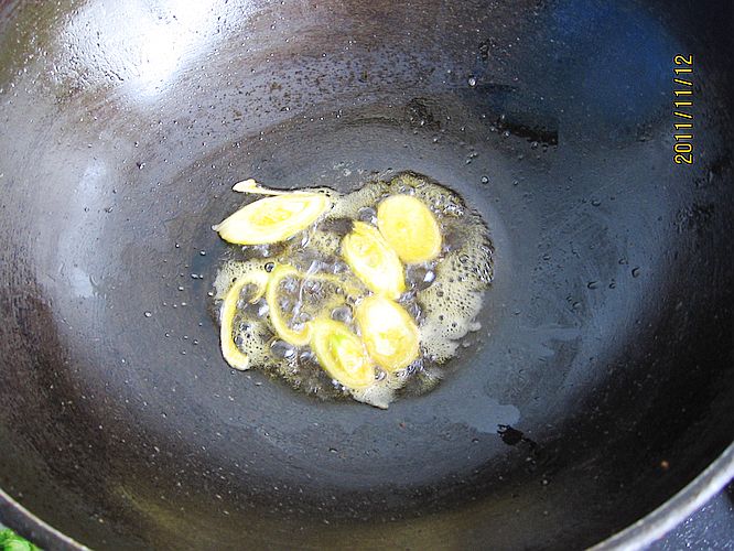 西蘭花炒蝦球的做法步驟：6