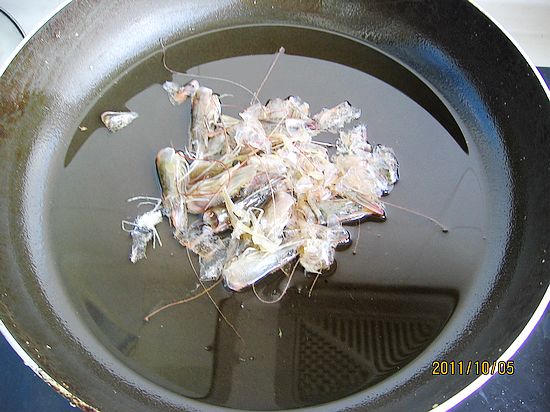 西蘭花炒蝦球的做法步驟：5