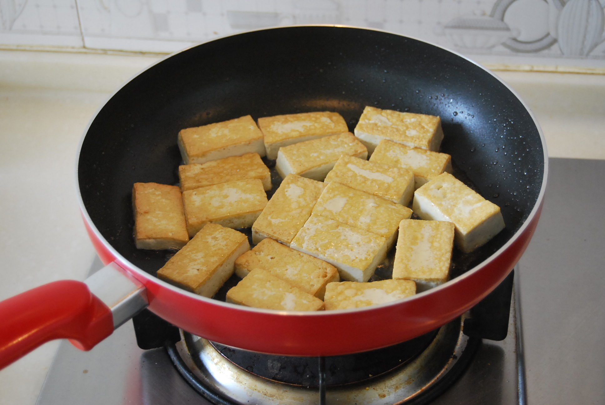 【豆腐兩吃】。椒鹽脆豆腐 & 糖醋脆豆腐的做法步驟：3