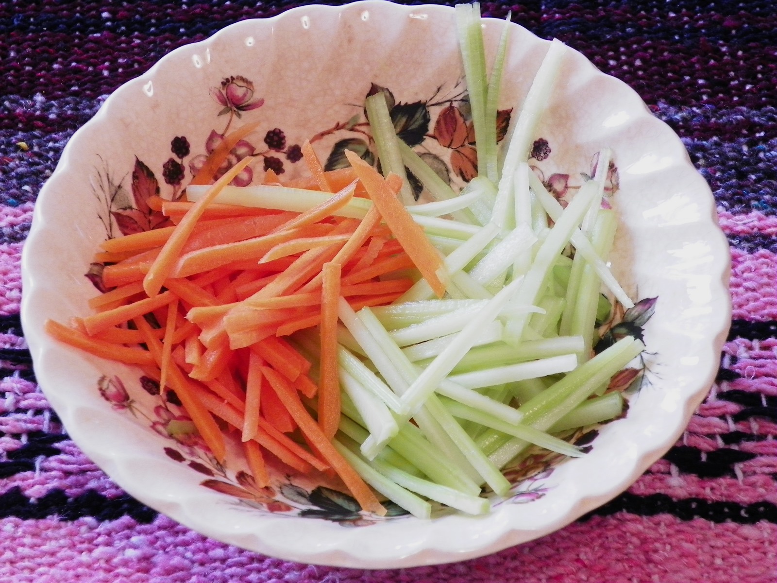 冬菇芹菜土豆絲的做法步驟：2