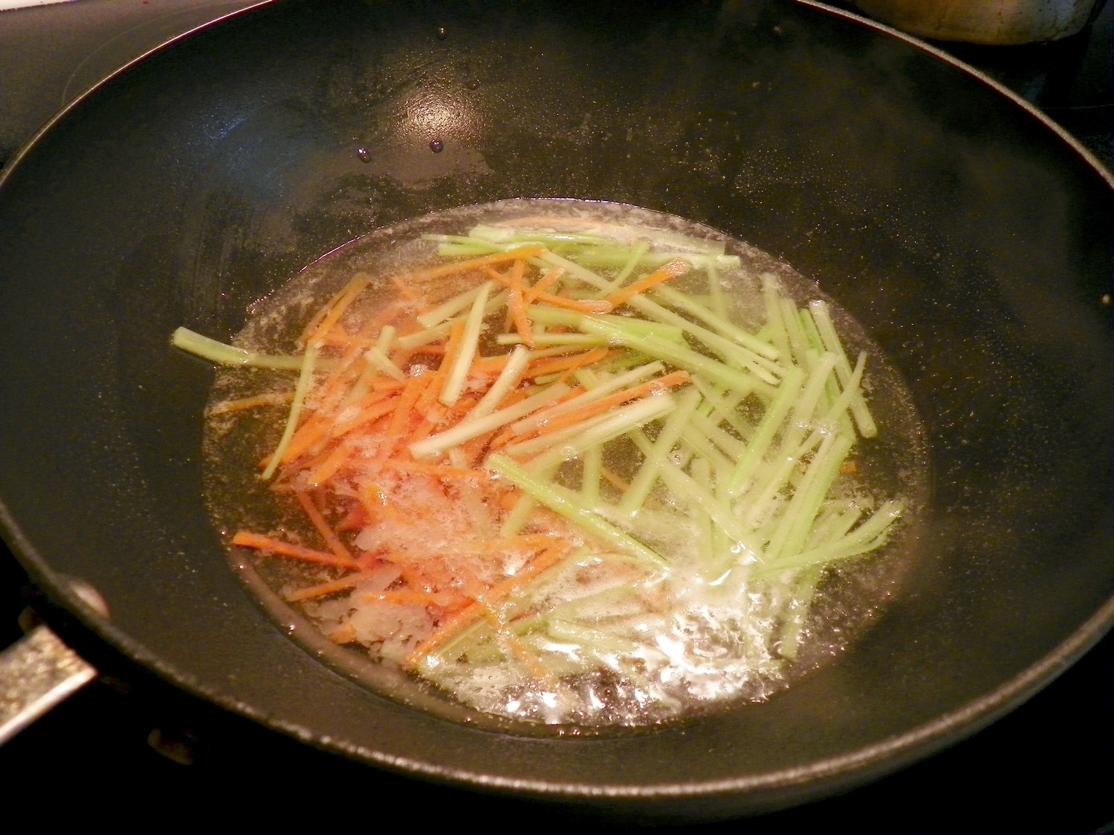 冬菇芹菜土豆絲的做法步驟：4