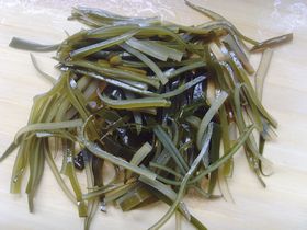 蒜香海帶的做法步驟：2