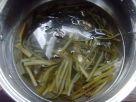蒜香海帶的做法步驟：3