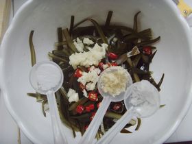 蒜香海帶的做法步驟：8