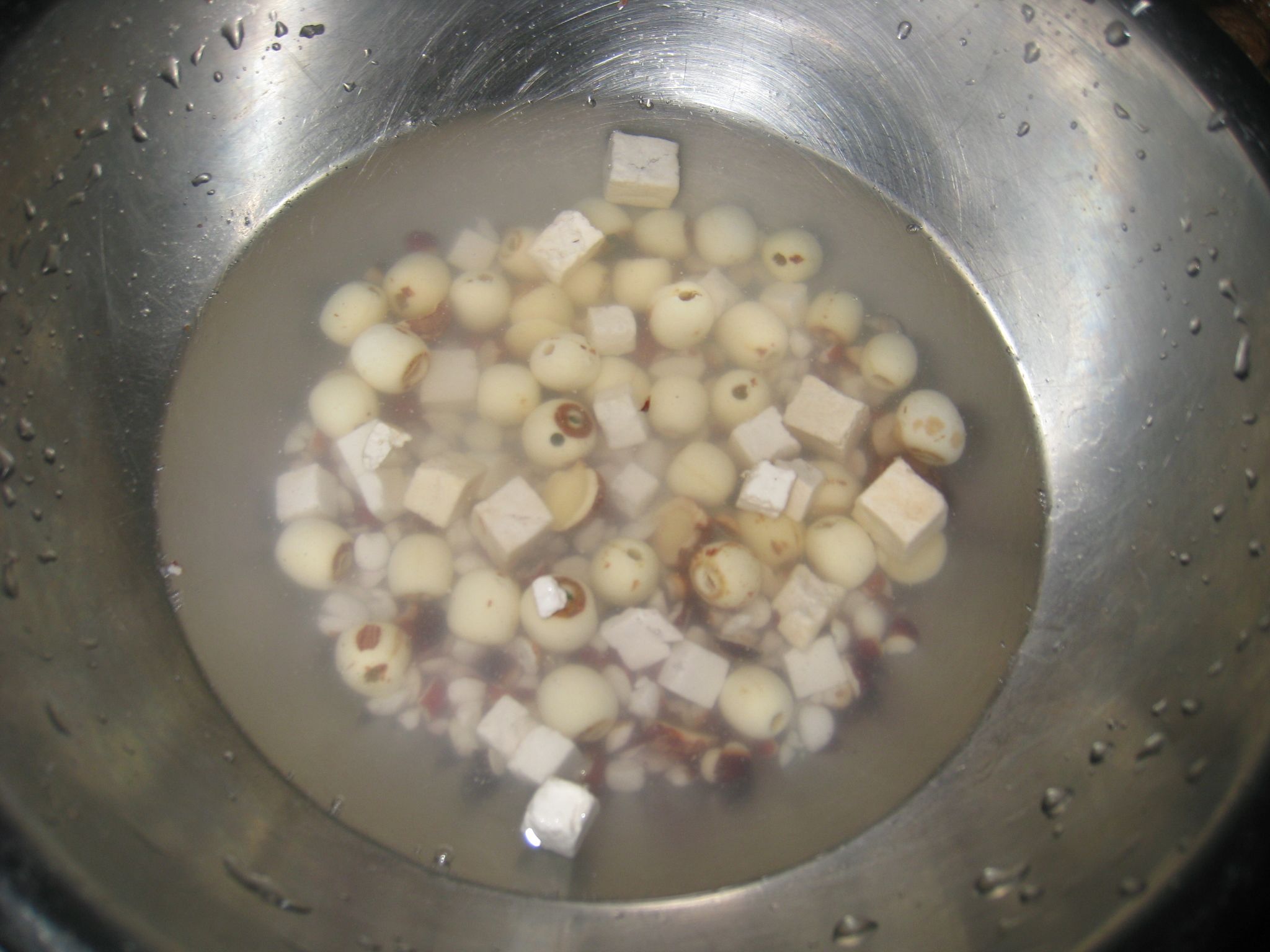 松茸銀耳瘦肉湯的做法步驟：1