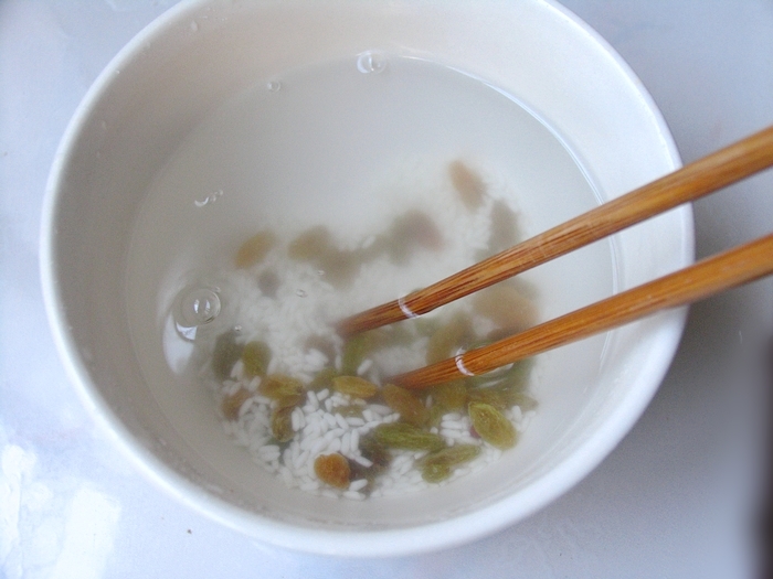 水靈女人輕松吃出來——紅豆蓮子羹的做法步驟：4