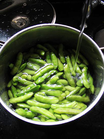 鹽水毛豆的做法步驟：7