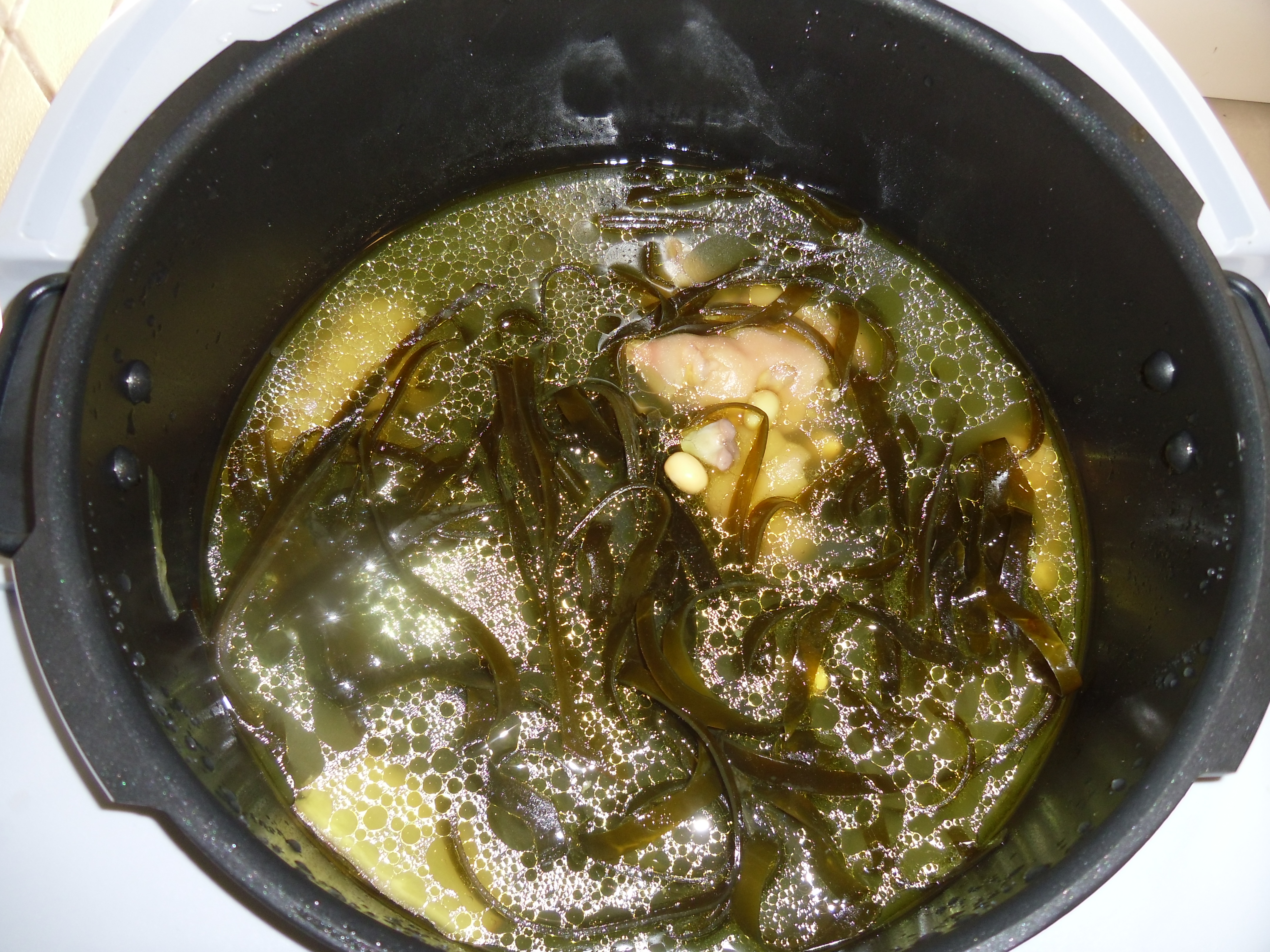 豬蹄海帶湯——穿過黑發你的手的做法步驟：7