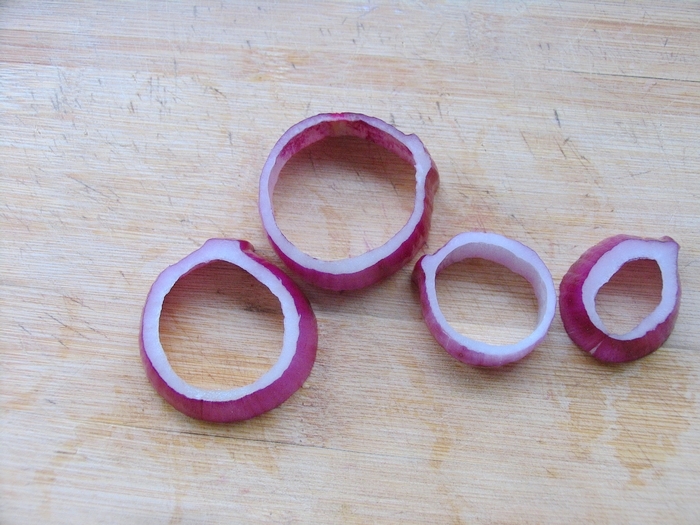 輕松營養早餐到——洋蔥營養蛋餅的做法步驟：1