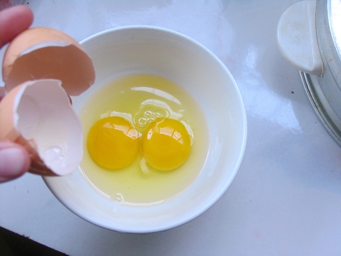 輕松營養早餐到——洋蔥營養蛋餅的做法步驟：2
